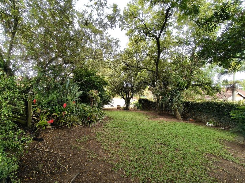 Charming, Well-Loved 3 bedroom home with Lush Established Garden in secure complex. - Photo 6