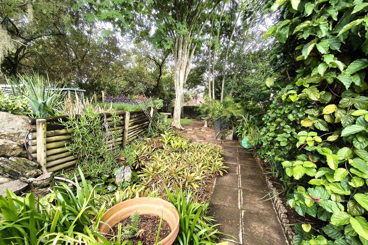 Charming, Well-Loved 3 bedroom home with Lush Established Garden in secure complex. - Photo 5