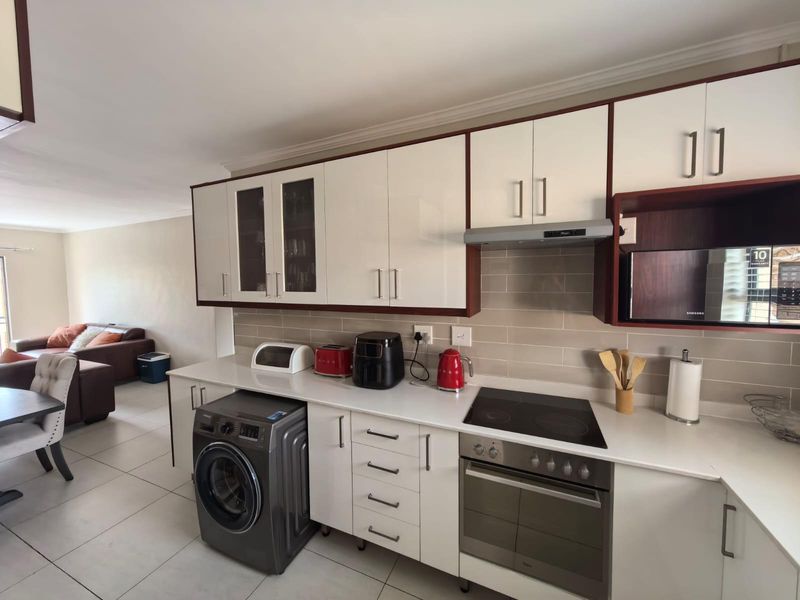 2 Bedroom Modern Elegance at The Palms: Your Secure Urban Sanctuary in Heuwelsig, Kimberley - Photo 10