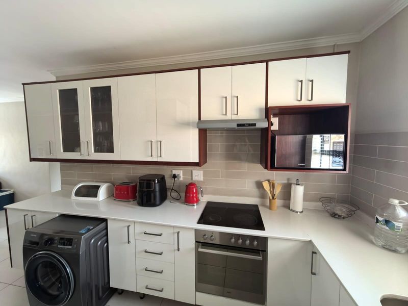 2 Bedroom Modern Elegance at The Palms: Your Secure Urban Sanctuary in Heuwelsig, Kimberley - Photo 9