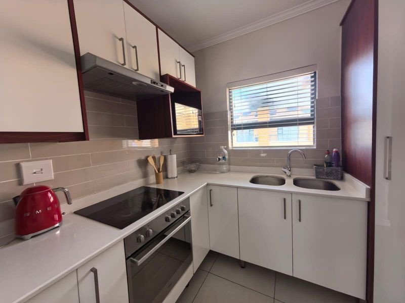 2 Bedroom Modern Elegance at The Palms: Your Secure Urban Sanctuary in Heuwelsig, Kimberley - Photo 6