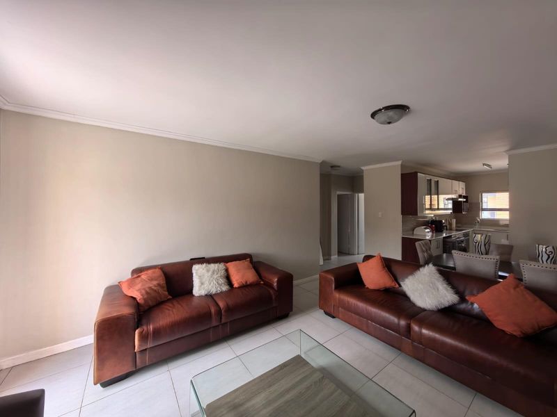 2 Bedroom Modern Elegance at The Palms: Your Secure Urban Sanctuary in Heuwelsig, Kimberley - Photo 4