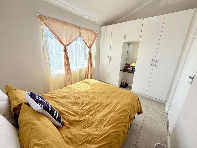 Stunning 2-Bedroom Duplex For Sale In Stratford Green - Photo 8