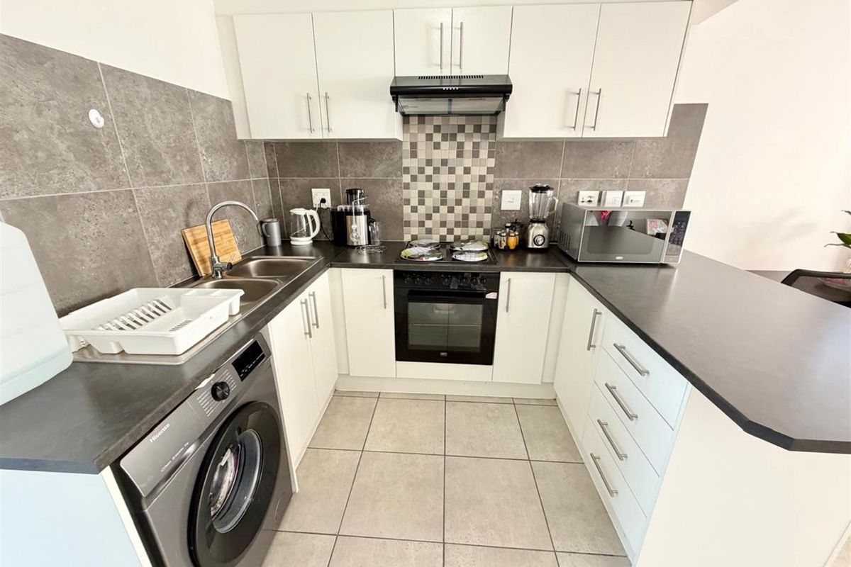 Stunning 2-Bedroom Duplex For Sale In Stratford Green - Photo 2