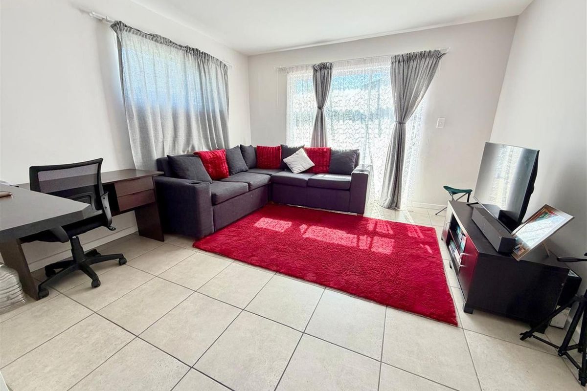 Stunning 2-Bedroom Duplex For Sale In Stratford Green - Photo 3