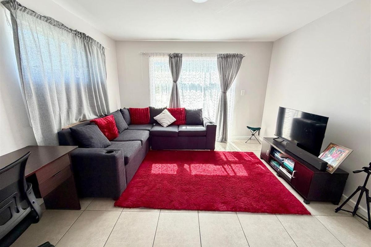 Stunning 2-Bedroom Duplex For Sale In Stratford Green - Photo 5