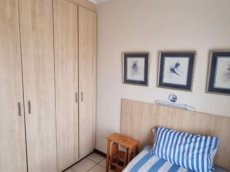 Charming, Off-the-Grid 2 Bedroom Townhouse in Secure  Retirement Village - Photo 3