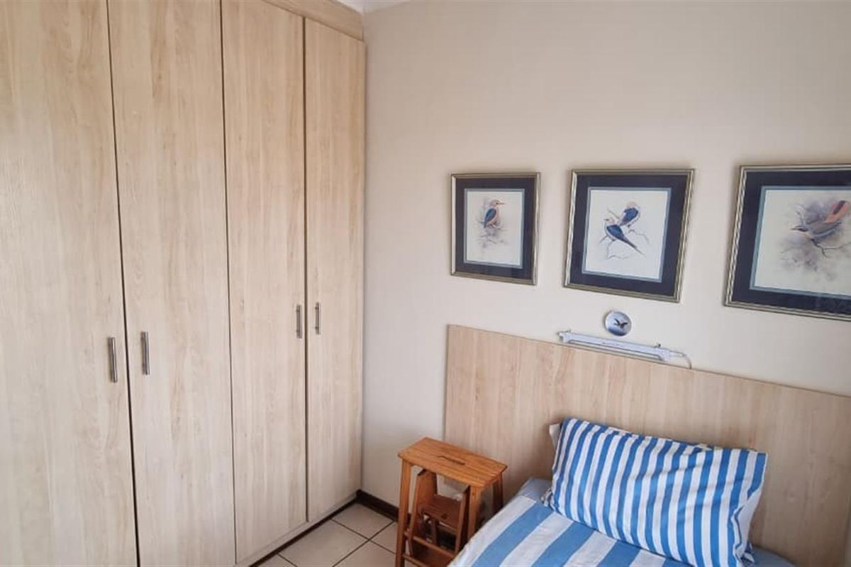 Charming, Off-the-Grid 2 Bedroom Townhouse in Secure  Retirement Village - Photo 3