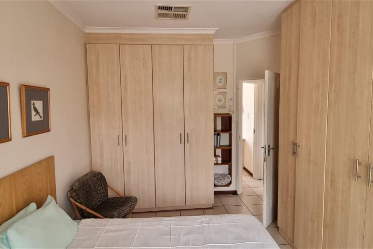 Charming, Off-the-Grid 2 Bedroom Townhouse in Secure  Retirement Village - Photo 4