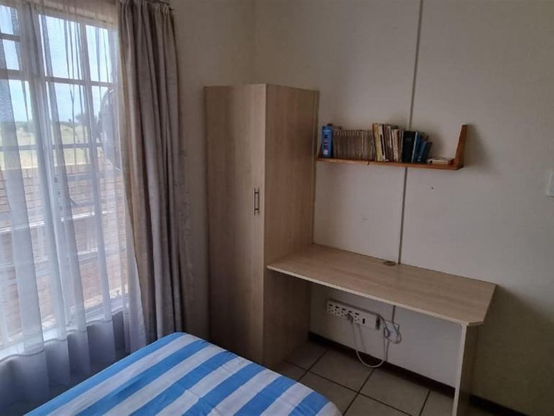 Charming, Off-the-Grid 2 Bedroom Townhouse in Secure  Retirement Village - Photo 5