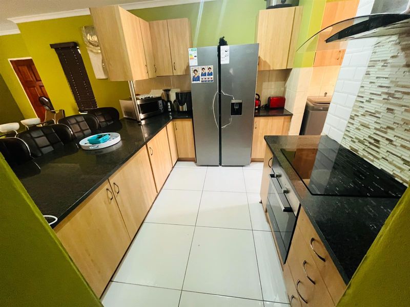 3 Bedroom House For Sale in Amandasig, Akasia - Photo 6