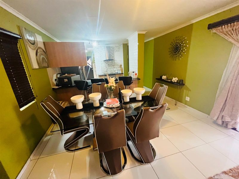 3 Bedroom House For Sale in Amandasig, Akasia - Photo 4