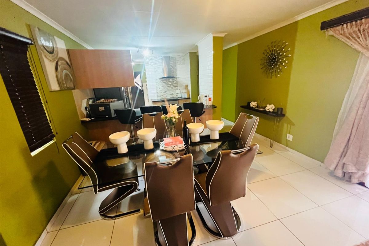 3 Bedroom House For Sale in Amandasig, Akasia - Photo 4