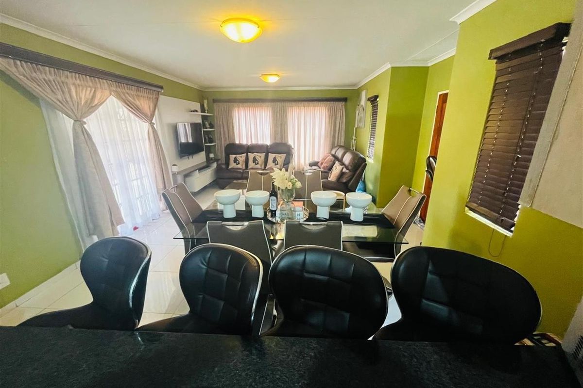 3 Bedroom House For Sale in Amandasig, Akasia - Photo 5