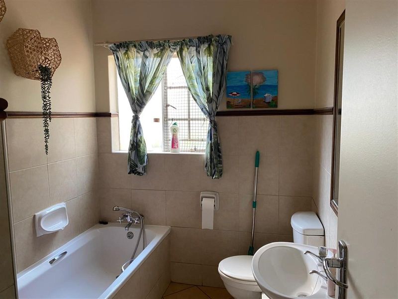 MODERN 2-BEDROOM TOWNHOUSE WITH DOUBLE GARAGE IN DIE HOEWES - Photo 8