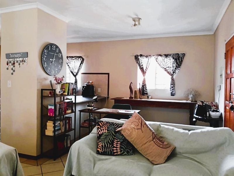 MODERN 2-BEDROOM TOWNHOUSE WITH DOUBLE GARAGE IN DIE HOEWES - Photo 2