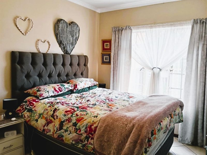 MODERN 2-BEDROOM TOWNHOUSE WITH DOUBLE GARAGE IN DIE HOEWES - Photo 3