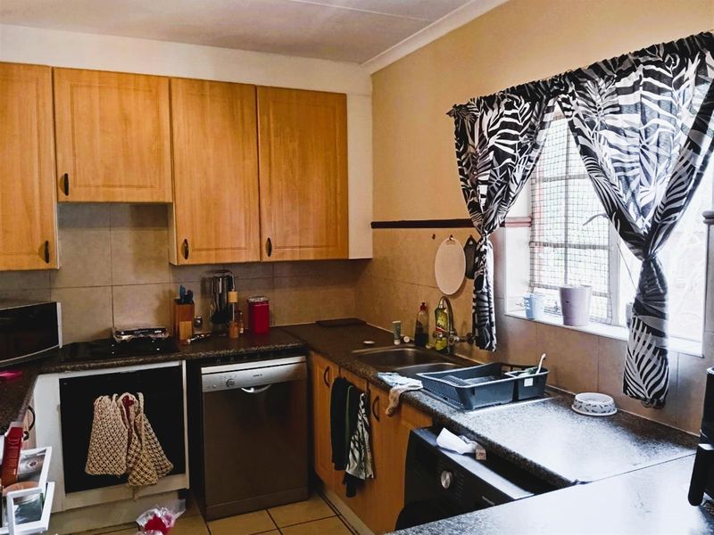 MODERN 2-BEDROOM TOWNHOUSE WITH DOUBLE GARAGE IN DIE HOEWES - Photo 5