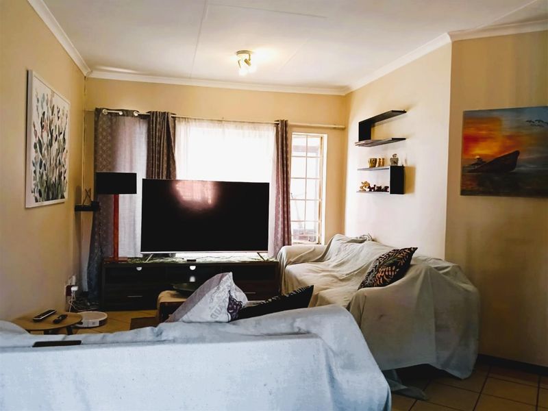 MODERN 2-BEDROOM TOWNHOUSE WITH DOUBLE GARAGE IN DIE HOEWES - Photo 9