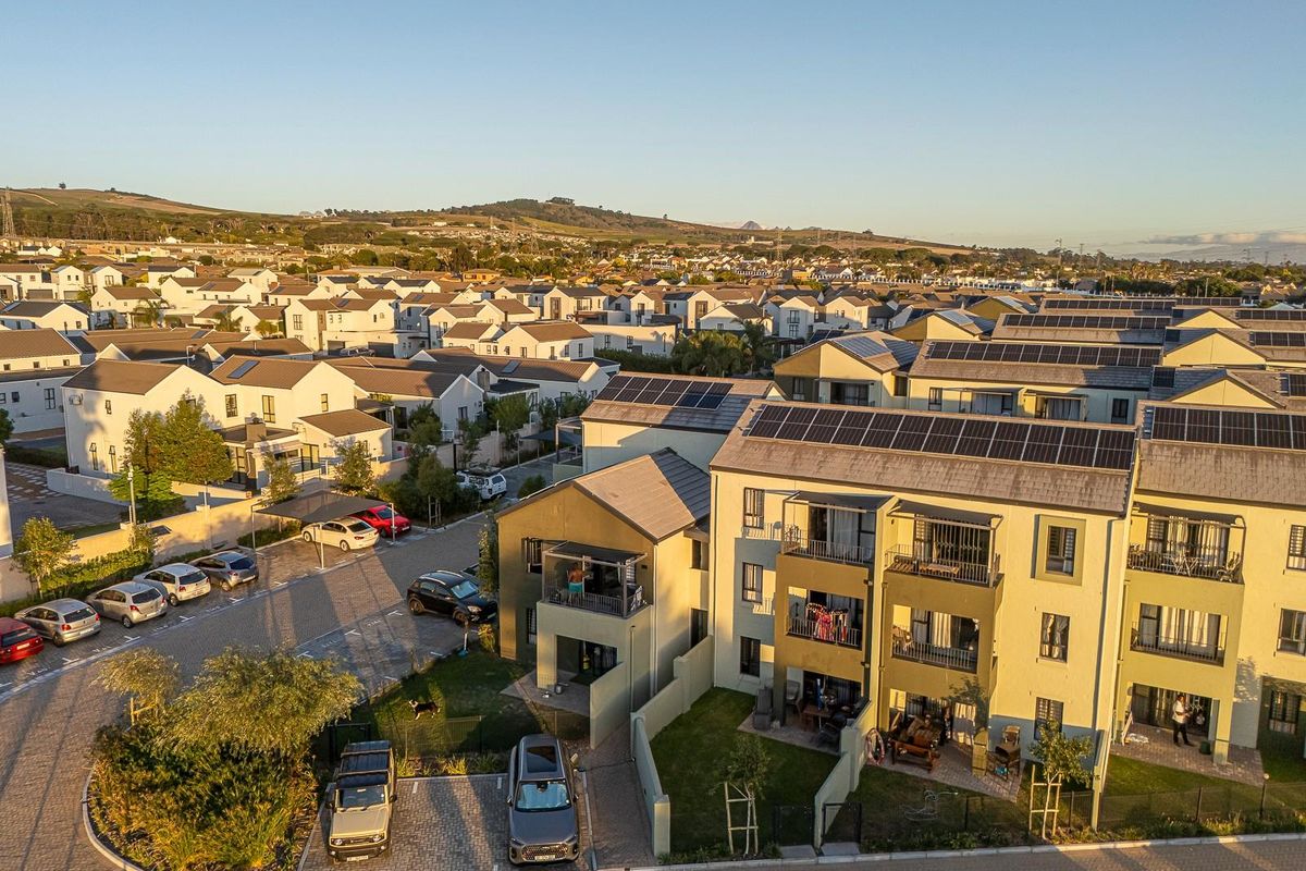 Modern 2-Bedroom Apartment for Sale in Kleijne Wingerd - Kuils River - Photo 3