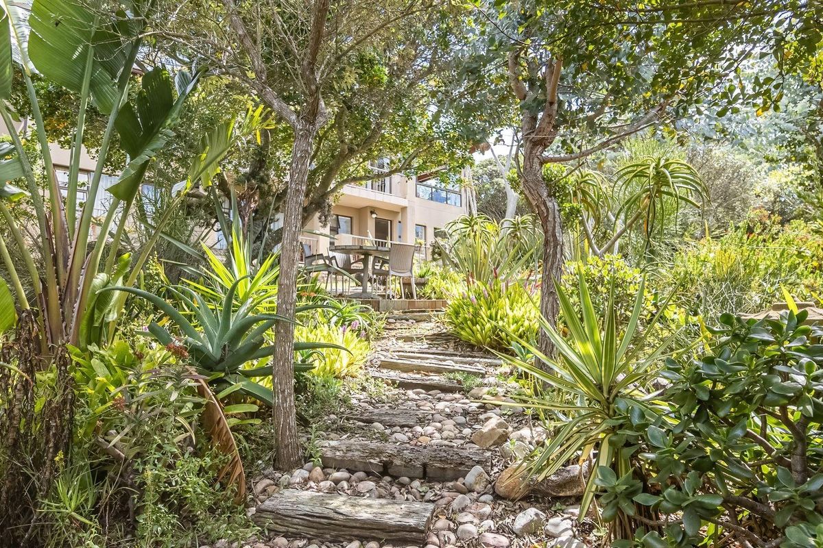 Family Home with Breathtaking Ocean Views! - Photo 2