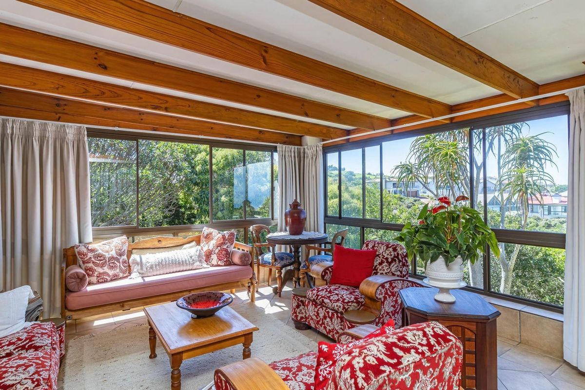 Family Home with Breathtaking Ocean Views! - Photo 5