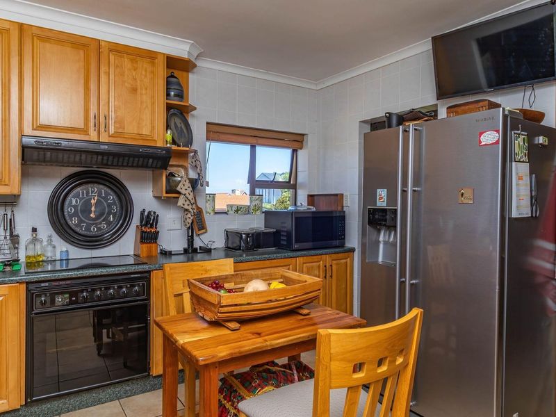 Family Home with Breathtaking Ocean Views! - Photo 7