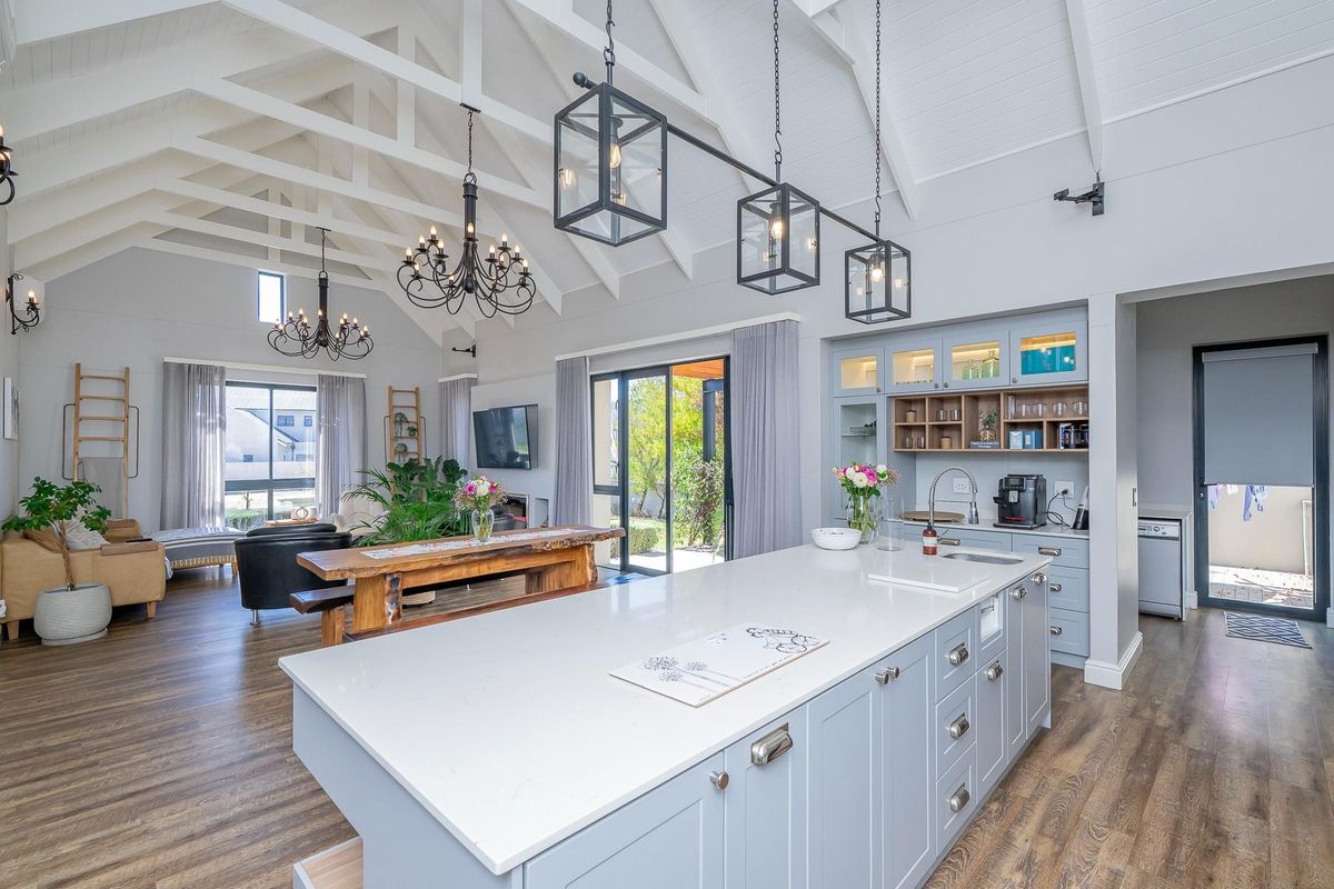 Elegant 3-bedroom home For Sale In Graanendal - Photo 4