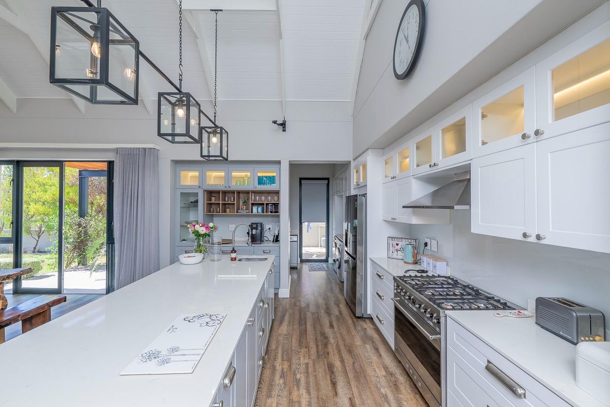 Elegant 3-bedroom home For Sale In Graanendal - Photo 3