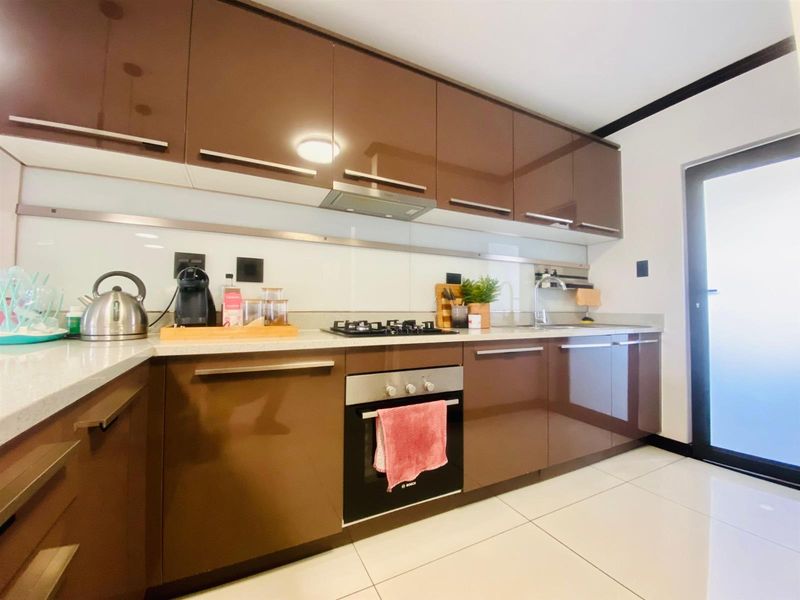 3Bedroom 2Bathrooms 2 Car parks  Apartment For Sale in Carlswald, Midrand - Photo 2