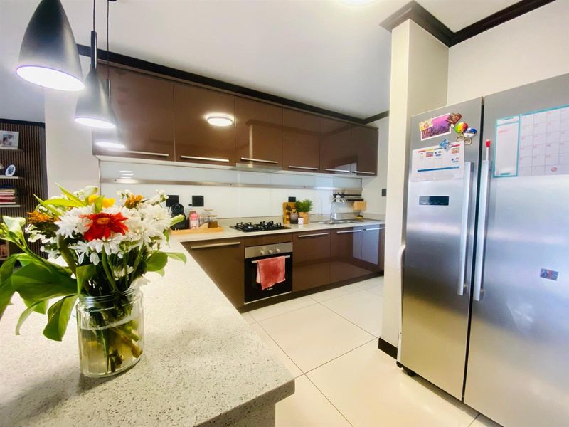 3Bedroom 2Bathrooms 2 Car parks  Apartment For Sale in Carlswald, Midrand - Photo 4