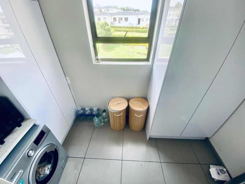 3Bedroom 2Bathrooms 2 Car parks  Apartment For Sale in Carlswald, Midrand - Photo 10