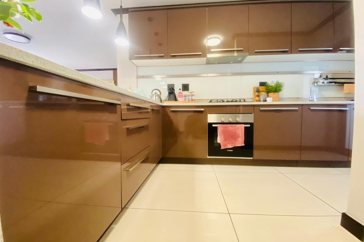 3Bedroom 2Bathrooms 2 Car parks  Apartment For Sale in Carlswald, Midrand - Photo 3