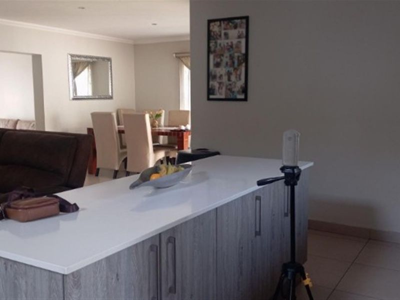 Charming Three Bedroom house in Celtisdal - Photo 9