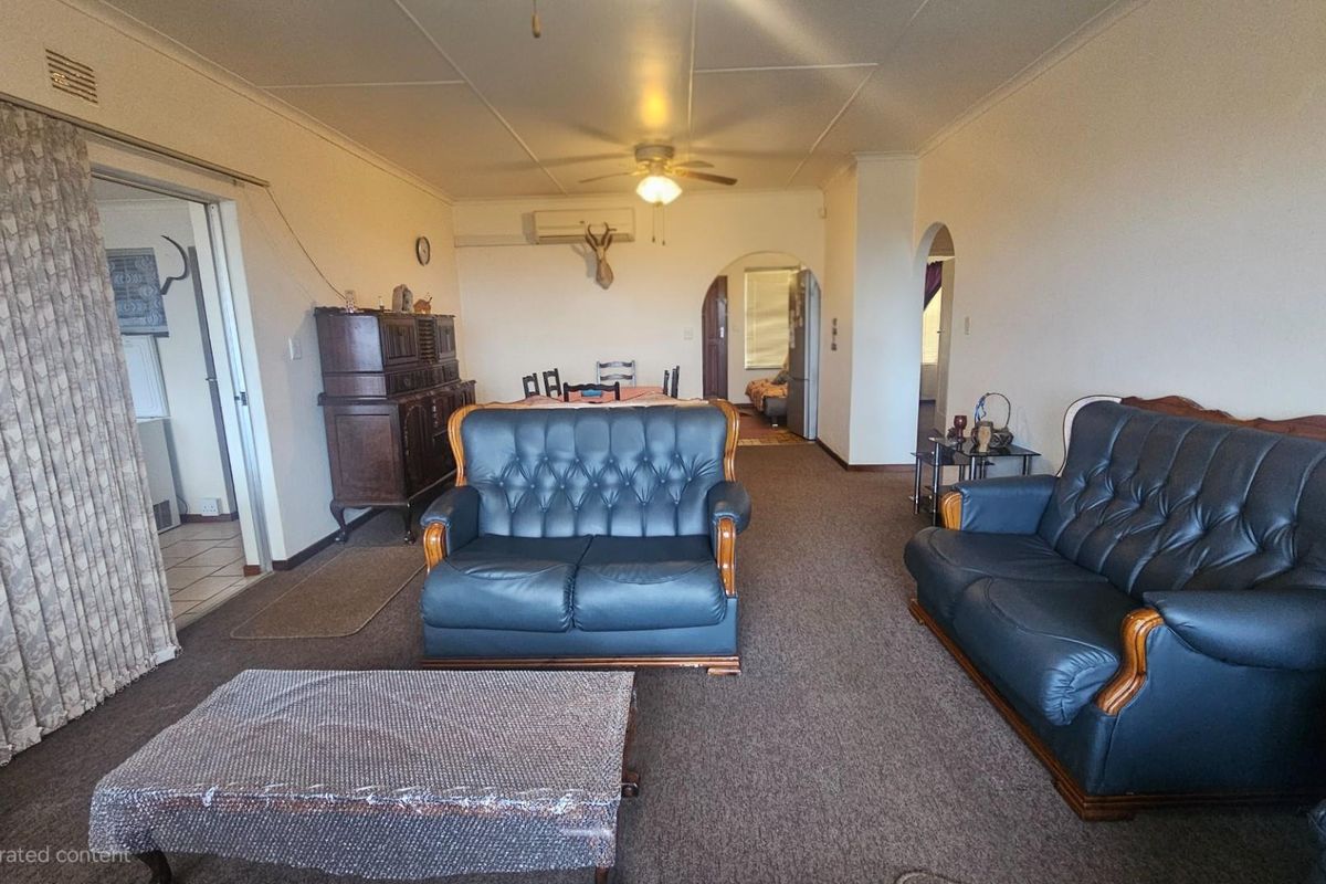 Coastal Comfort and Easy Living in Peaceful Umtentweni Complex - Photo 3