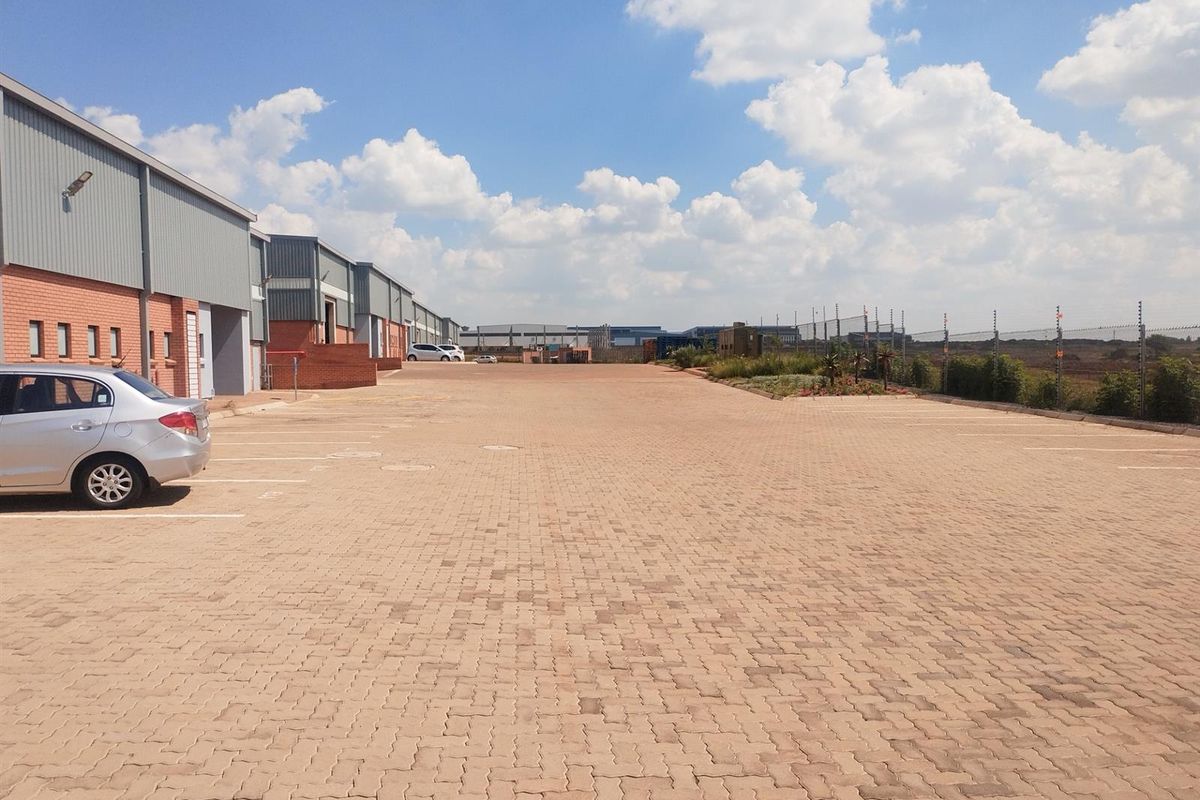 Industrial Warehouse To Rent in Sterkfontein AH, Kempton Park - Photo 2