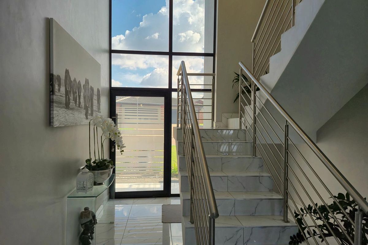 Luxury Living at Its Finest | Elegant Home to Rent in Six Fountains - Photo 2