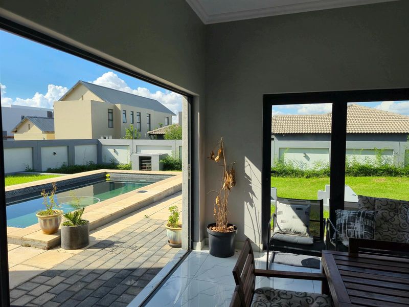 Luxury Living at Its Finest | Elegant Home to Rent in Six Fountains - Photo 10