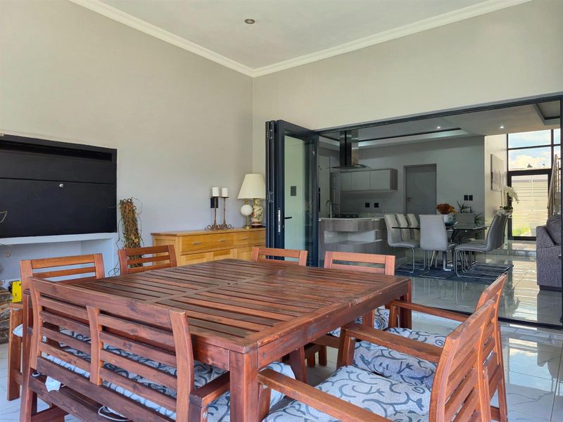 Luxury Living at Its Finest | Elegant Home to Rent in Six Fountains - Photo 9