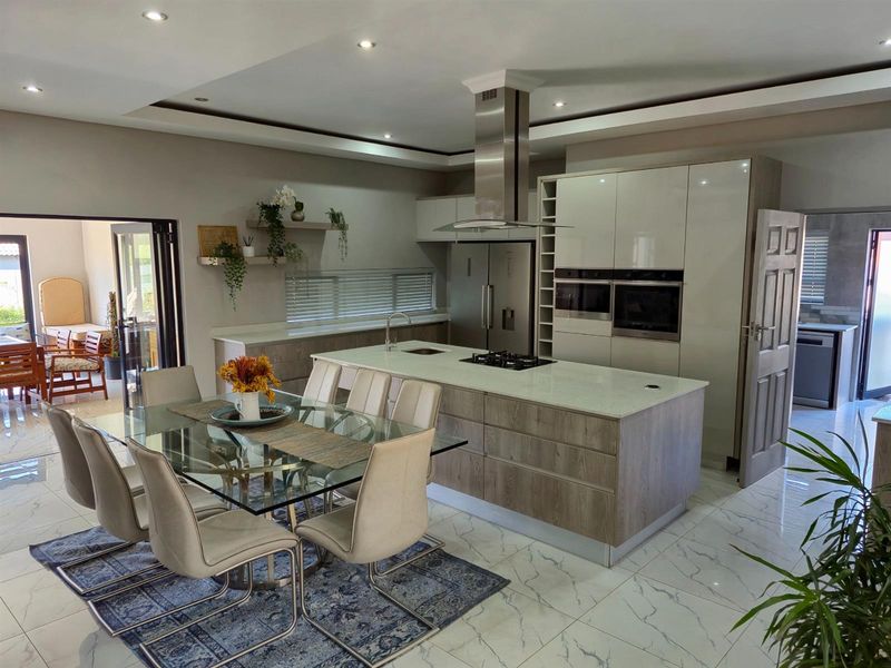 Luxury Living at Its Finest | Elegant Home to Rent in Six Fountains - Photo 4