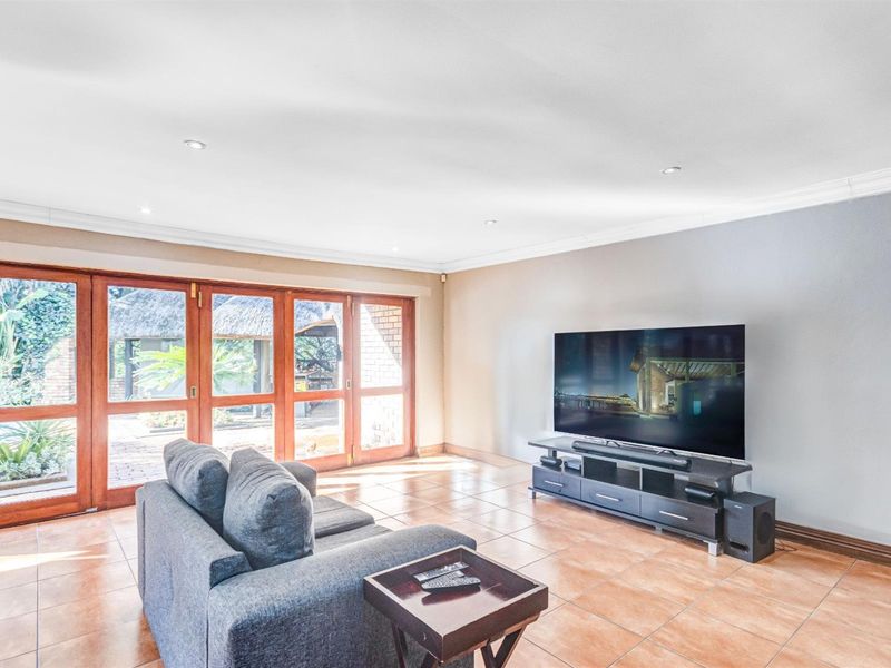 Small Holding For Sale in Ruimsig, Roodepoort - Photo 5