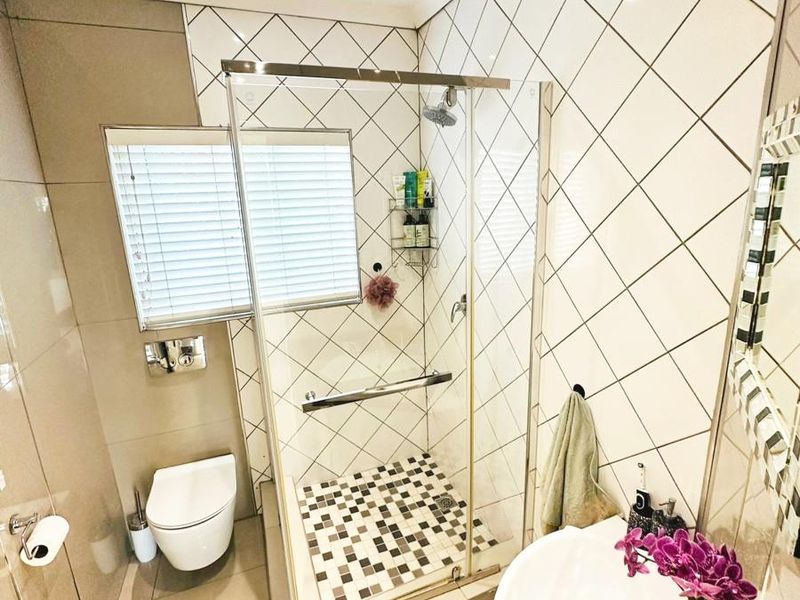 Modern, Secure, Peaceful Apartment in a Convenient Location - Photo 7