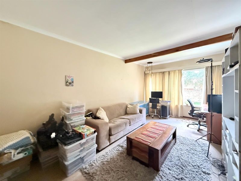 4 BEDROOM AND 3 BATHROOM HOUSE ON A BIG STAND IN WINGATE PARK, PRETORIA EAST - Photo 4