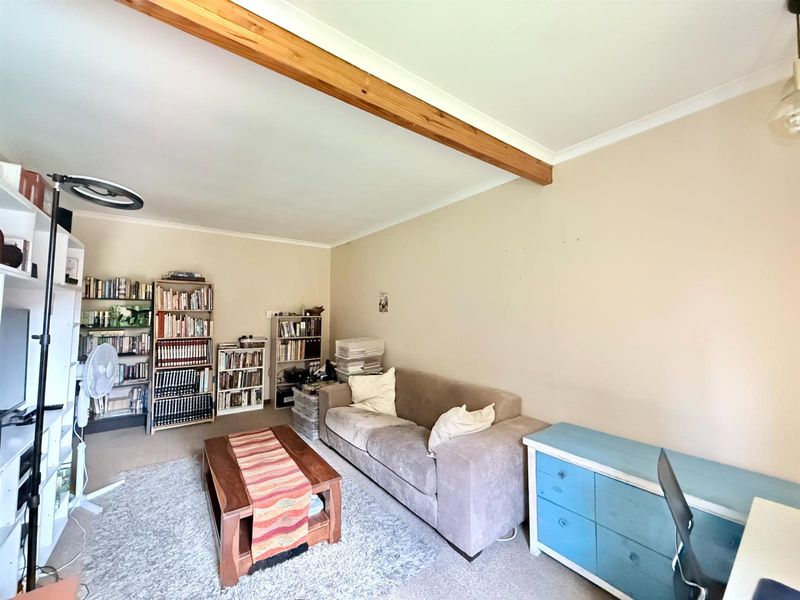 4 BEDROOM AND 3 BATHROOM HOUSE ON A BIG STAND IN WINGATE PARK, PRETORIA EAST - Photo 5