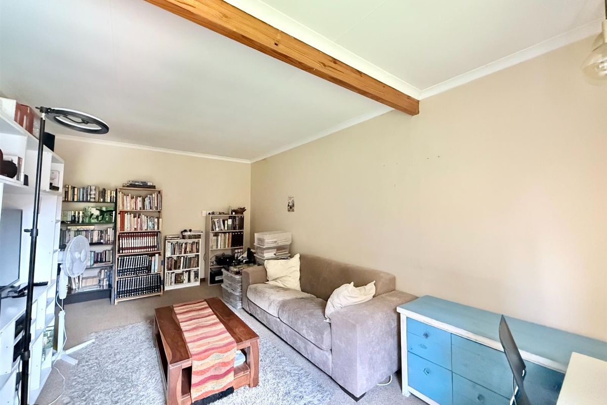 4 BEDROOM AND 3 BATHROOM HOUSE ON A BIG STAND IN WINGATE PARK, PRETORIA EAST - Photo 5