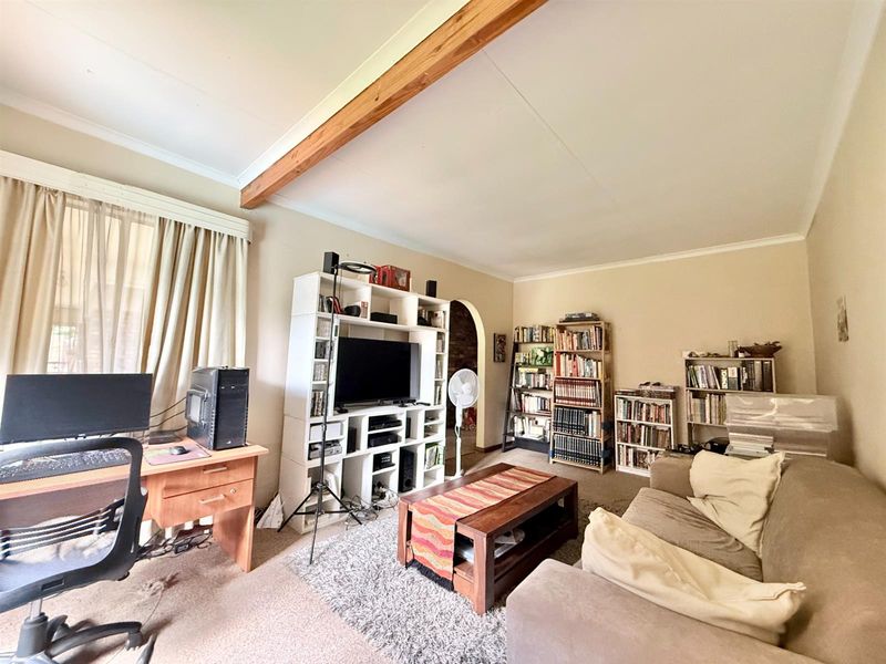 4 BEDROOM AND 3 BATHROOM HOUSE ON A BIG STAND IN WINGATE PARK, PRETORIA EAST - Photo 6