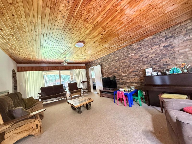 4 BEDROOM AND 3 BATHROOM HOUSE ON A BIG STAND IN WINGATE PARK, PRETORIA EAST - Photo 8