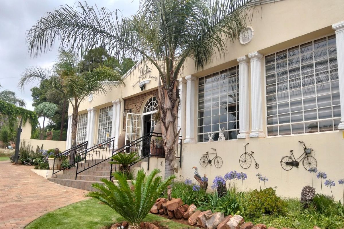 30-50 ppl GUESTHOUSE, Office Conference Centre, 2.6ha Land Agricultural 8Greenhouses 5Boreholes - Photo 2