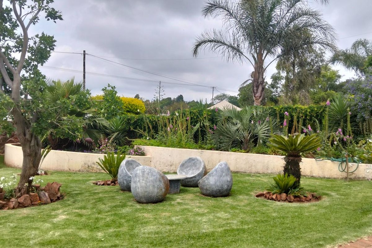 30-50 ppl GUESTHOUSE, Office Conference Centre, 2.6ha Land Agricultural 8Greenhouses 5Boreholes - Photo 5