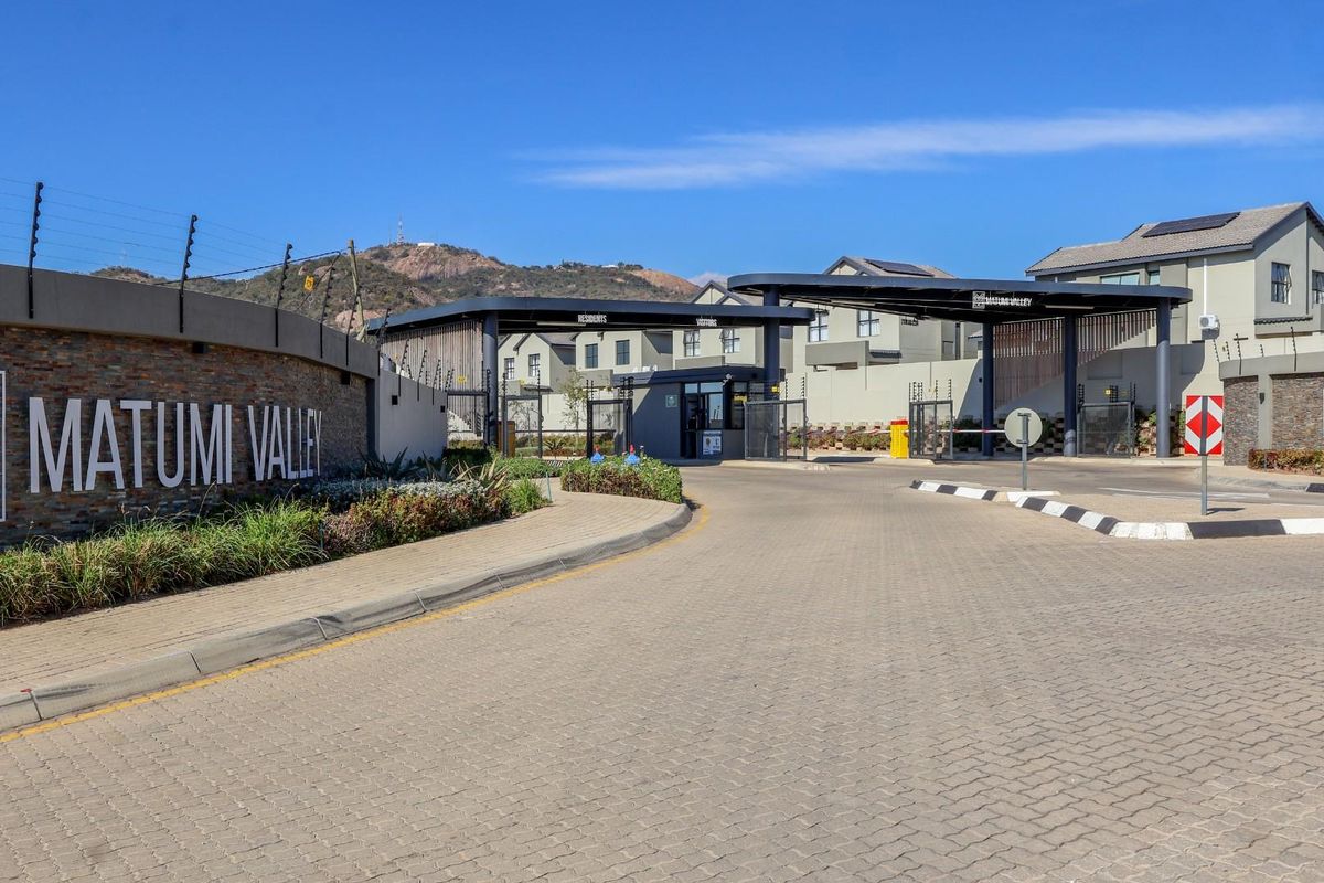 Townhouse For Sale in Nelspruit - Photo 3